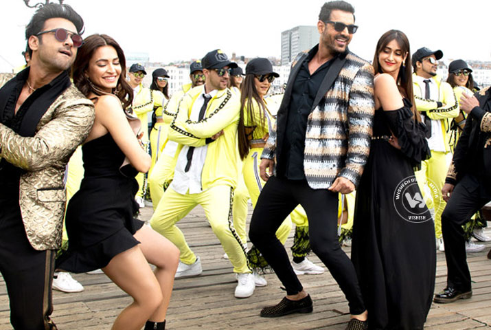 /media/k2/galleries/72848/Pagalpanti-02