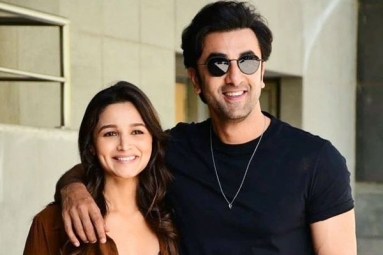 Alia Bhatt Flaunts Her Baby Bump