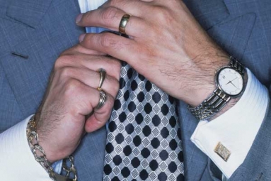 Showy Status Symbols May Repel People from Befriending You Showy Status Symbols May Repel People from Befriending You