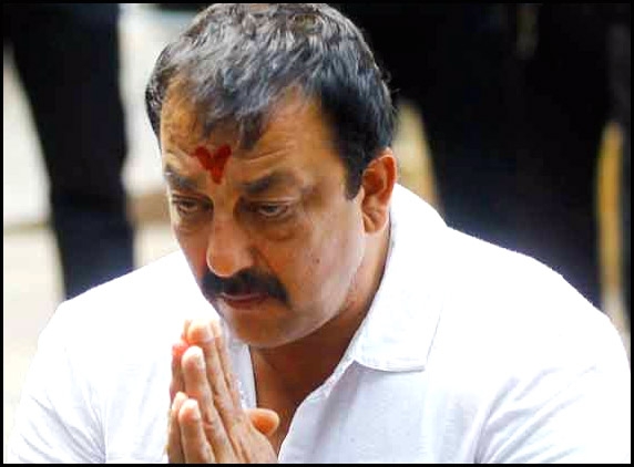 Sanjay Dutt to surrender before TADA court today!