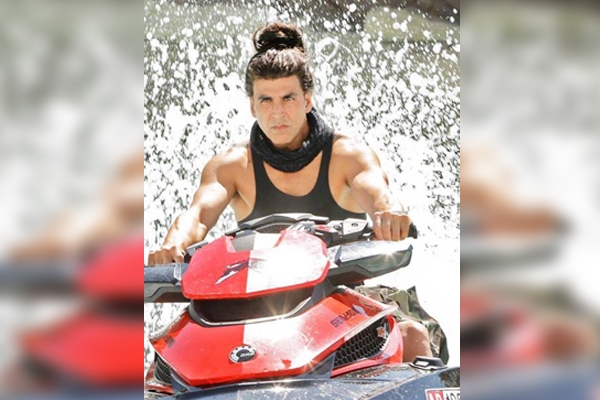 Akshay Kumar Surprises in Dishoom