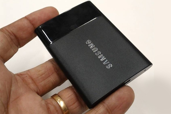 1TB storage in Samsung SSD!},{1TB storage in Samsung SSD!