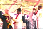 donald trump statue, Telangana, donald trump bhakt from telangana in india unveils a 6 ft statue of u s president performs puja with milk, India win