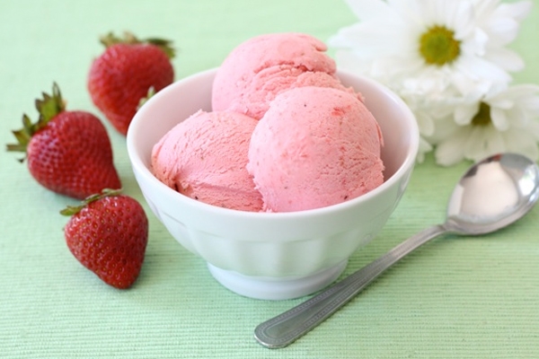 Yummy homemade strawberry ice cream recipe